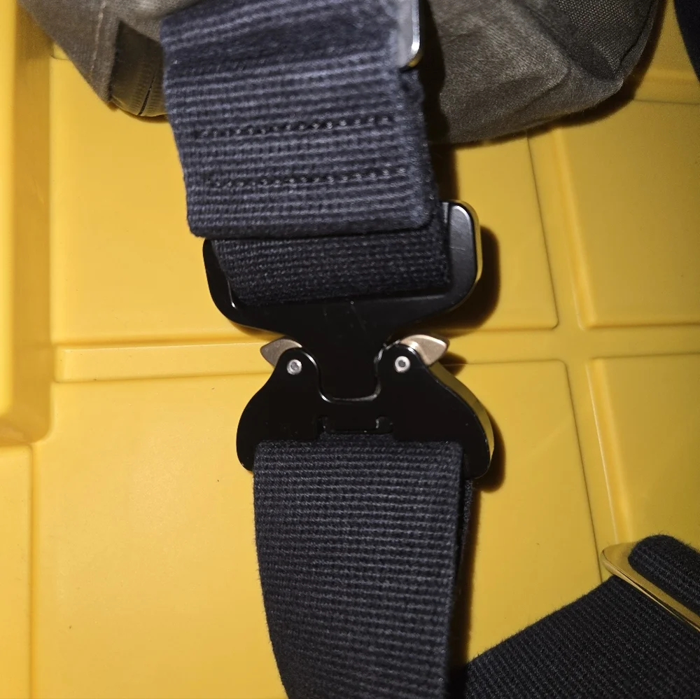 Trakke Largo Sling Olive: really nice high end look & feel - Picture 6 of 7